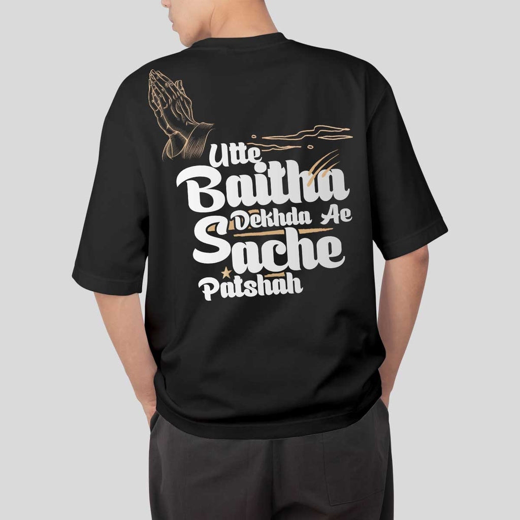 Utte Baitha Dekhda Ae Sache Patshah Oversized T Shirt